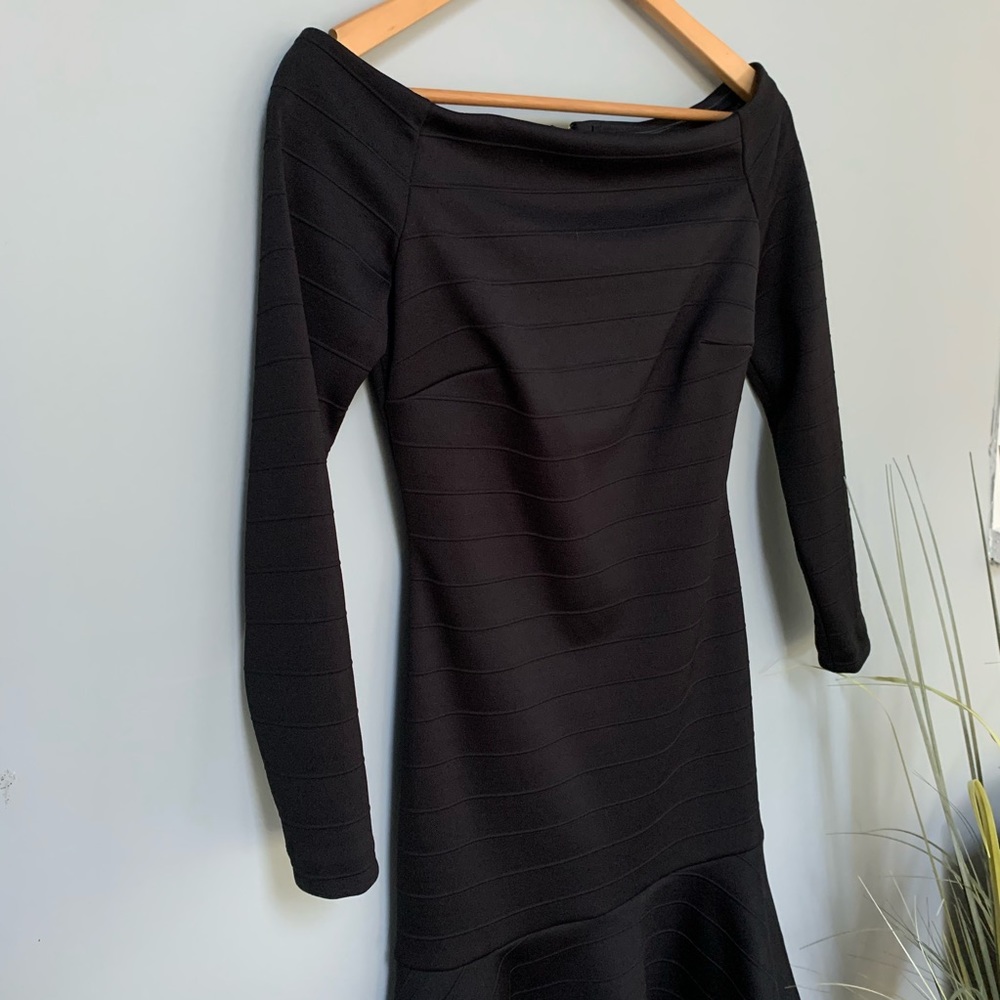 Banana Republic | Off the shoulder mermaid dress - Picture 5 of 7
